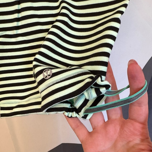 Lululemon Brisk Run Neck Warmer - Picture 2 of 3